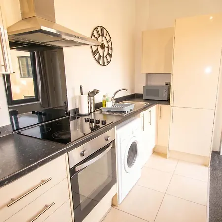 Cosy 1 Bedroom Flat-free Parking *