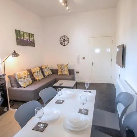 Апартаменты Stylish 2 Bedroom-free Parking