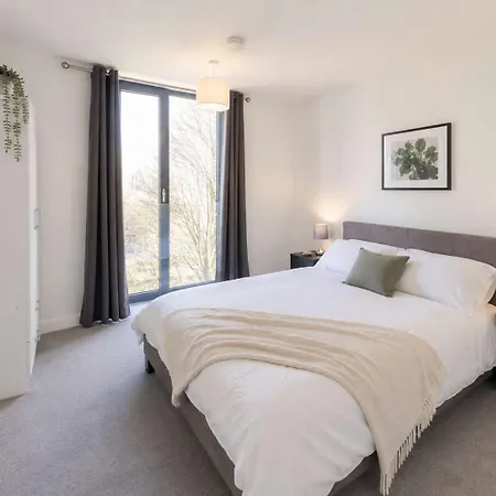 Apartment Stylish 3-bed Near Victoria