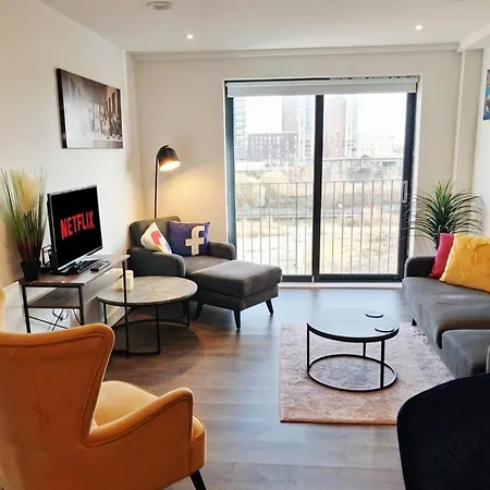 Lets Sa I 2bed 2bath L Waterfront L Private Balcony I Relaxing Retreat I Great Location Manchester