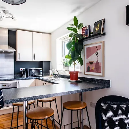 Lord Street With Free Parking & Wifi- Salford Uni, Victoria Station, Ao Arena