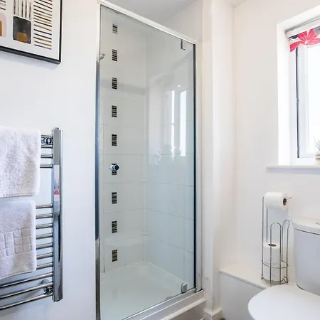 Lord Street With Free Parking & Wifi- Salford Uni, Victoria Station, Ao Arena Apartment *