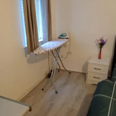 1 Bed Flat In Near Centre * Manchester
