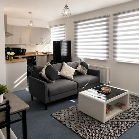 Elegant 1br Near Trafford Centre