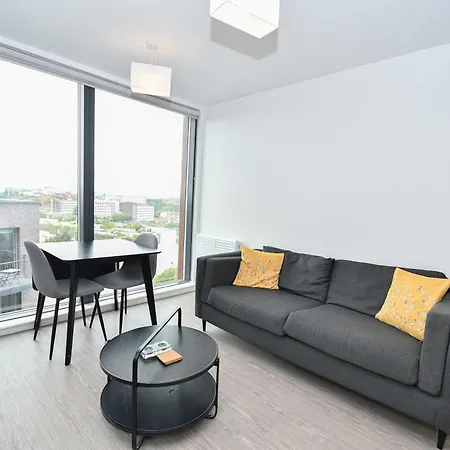 Modern 1 Bed With Views In Apartament