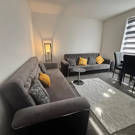 דירה 1 Bedroom Flat - Airport - 7 Mins To Man - Staycations & Business Stays!
