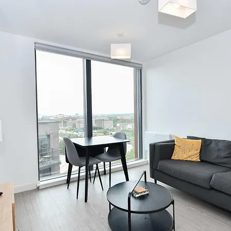 Modern 1 Bed With Views In Apartament Manchester