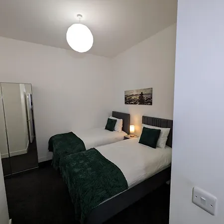 Апартаменты Stylish 2 Bedroom-free Parking