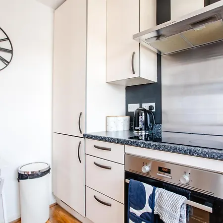 Lord Street With Free Parking & Wifi- Salford Uni, Victoria Station, Ao Arena * Manchester