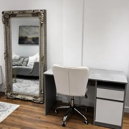 Apartamento Stylish 2-bed By Cente *