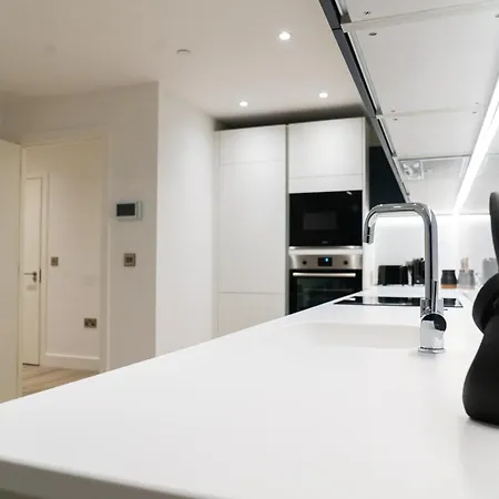 Modern 2 Bed Penthouse With Stunning Views In Center Manchester