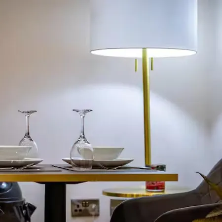 Elegant Ground Floor In Salford - Pass The Keys Apartment Manchester