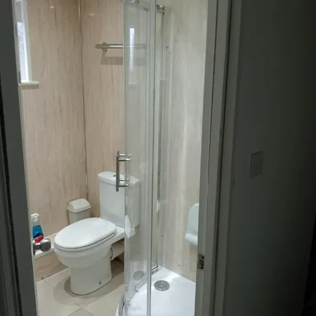 1 Bed Flat In Near Centre