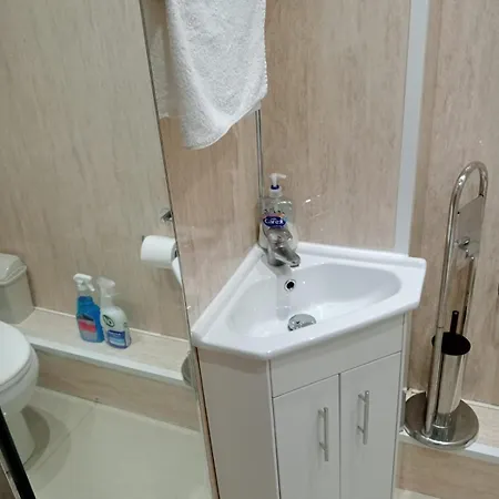 1 Bed Flat In Near Centre * Manchester