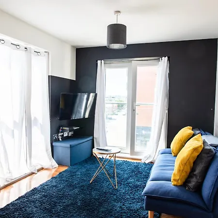 Lord Street With Free Parking & Wifi- Salford Uni, Victoria Station, Ao Arena Apartment *