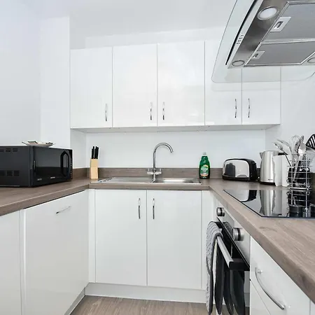 Modern 1 Bed With Views In *