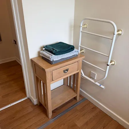 Apartmán Modern, Sleeps 10, Parking, Etihad, Coop Live, River Park,