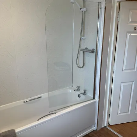 Modern, Sleeps 10, Parking, Etihad, Coop Live, River Park,