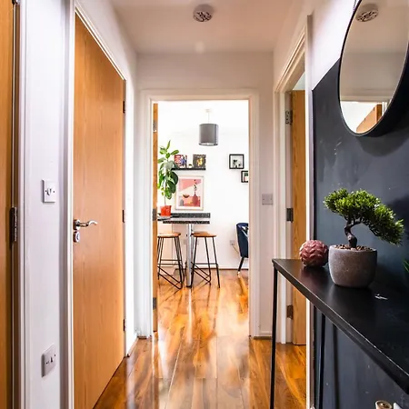 Lord Street With Free Parking & Wifi- Salford Uni, Victoria Station, Ao Arena
