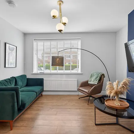 Close To Media City-old Trafford - 5 Bedroom House