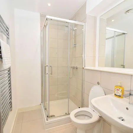 Modern 1 Bed With Views In Manchester