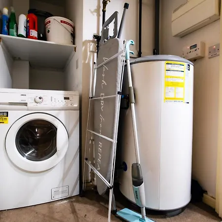 Lord Street With Free Parking & Wifi- Salford Uni, Victoria Station, Ao Arena * Manchester