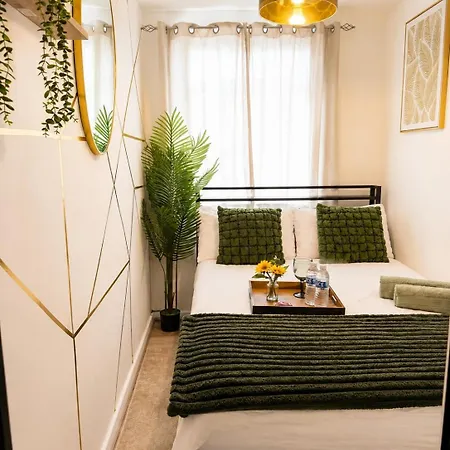Flat In - Dudleys Dove * Manchester