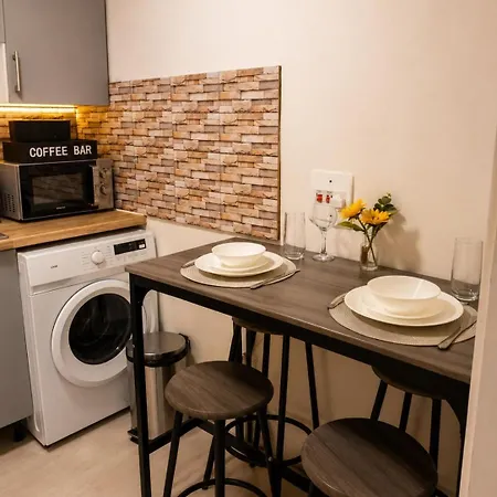 Flat In - Dudleys Dove * Manchester