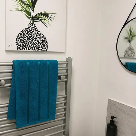Elegant 1br Near Trafford Centre *