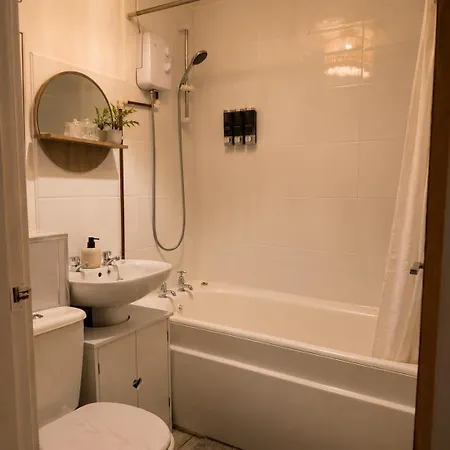Flat In - Dudleys Dove *