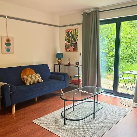 Stylish 1br Retreat With Garden And Rustic Kitchen * 맨체스터
