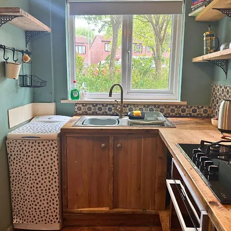 펜션 Stylish 1br Retreat With Garden And Rustic Kitchen