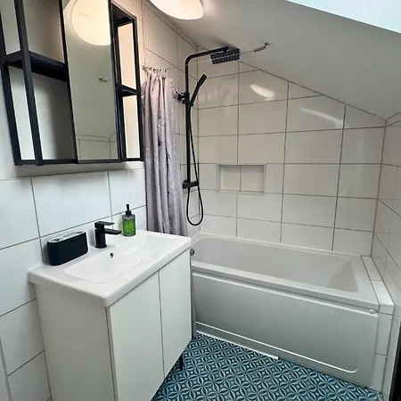 펜션 Stylish 1br Retreat With Garden And Rustic Kitchen