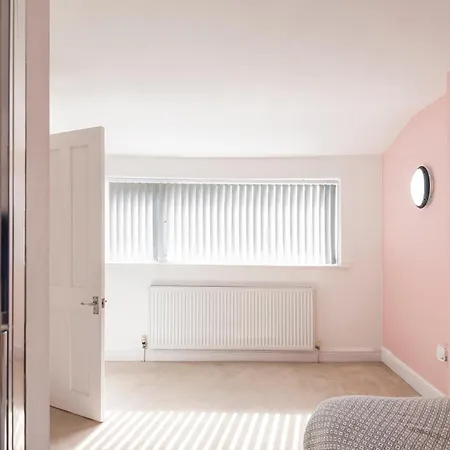Spacious 3br Family With Big Garden 曼彻斯特