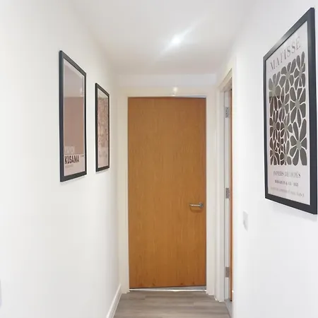 Modern 2 Bed - Next To Ao Arena & Picadilly Station - - Parking & Local Transport Links * Manchester