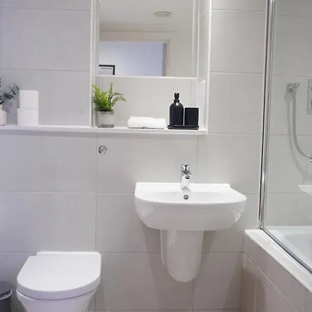 Modern 2 Bed - Next To Ao Arena & Picadilly Station - - Parking & Local Transport Links * Manchester