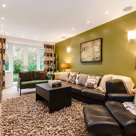 Luxury 5br Near Airport Wifi *