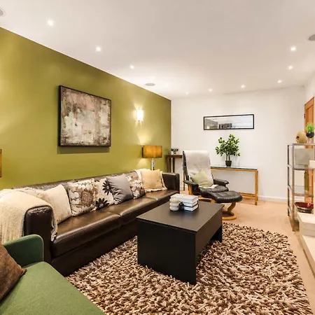 Luxury 5br Near Airport Wifi