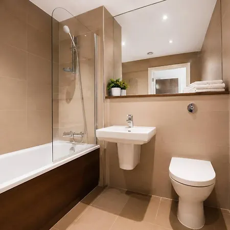 Contemporary 2 Bedroom Flat With Great Location In Salford * Manchester