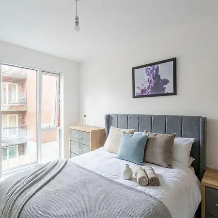 Convenient 2 Bedroom * Manchester