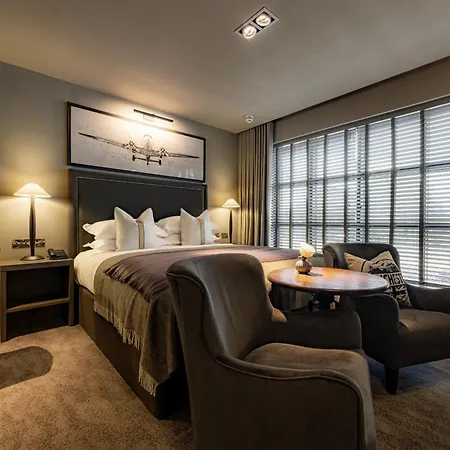 Dakota Airport 4* Manchester