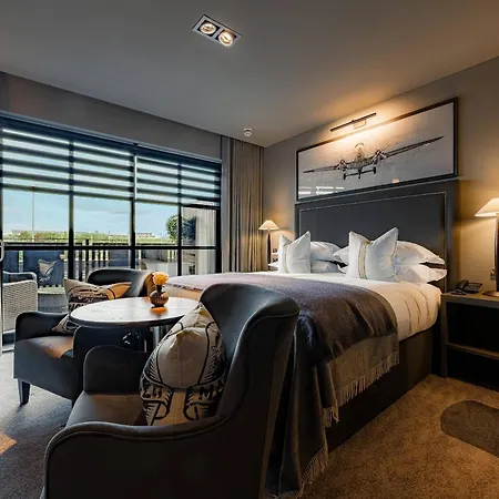 Dakota Airport 4* Manchester