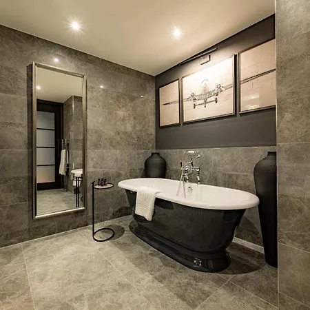 Hotel Dakota Airport 4*