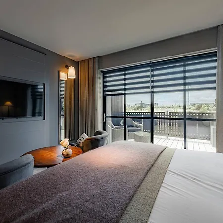 Dakota Airport Hotel 4*