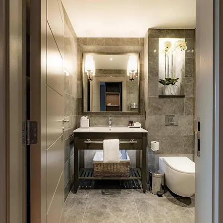 Dakota Airport Hotel 4*