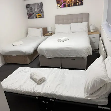 Vantage - 2 Bedroom With Free Parking