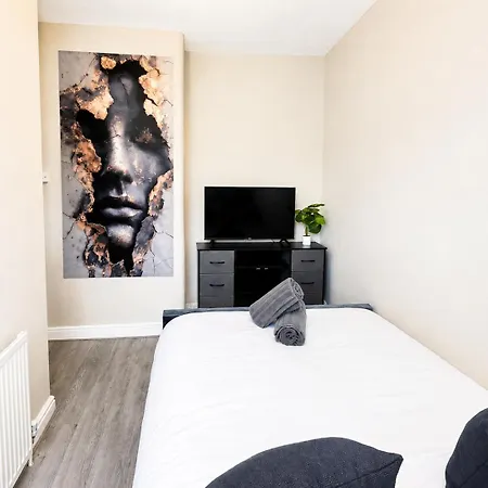 3-bed Sleeps 6 Free Parking Work Holiday home *