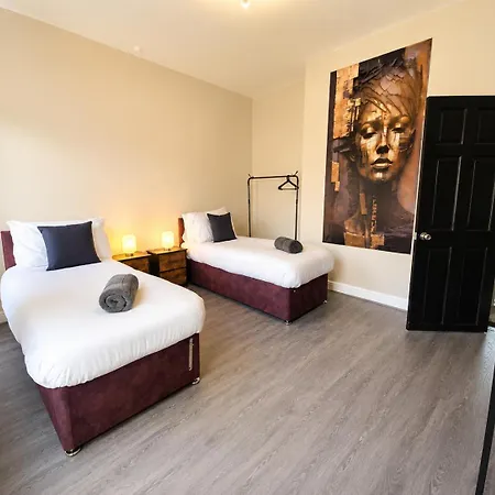 3-bed Sleeps 6 Free Parking Work