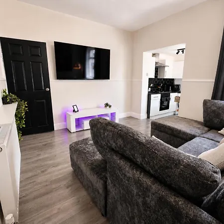 3-bed Sleeps 6 Free Parking Work * Manchester