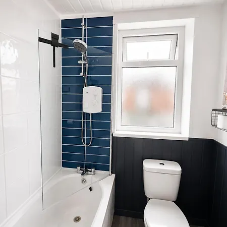 Holiday home 3-bed Sleeps 6 Free Parking Work *